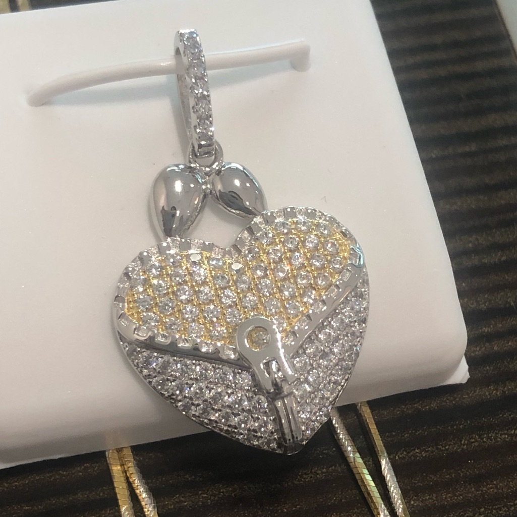 925 Sterling Silver Pendant And Chain